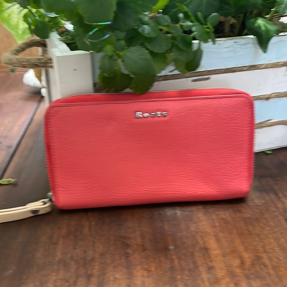 Roots Wristlet
